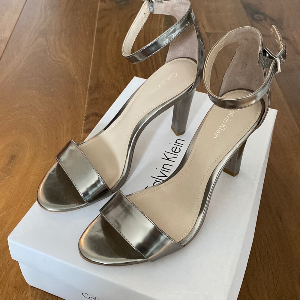 NEW Calvin Klein Pewter Abiba Mirror Metallic Heels 8.5 New with Box